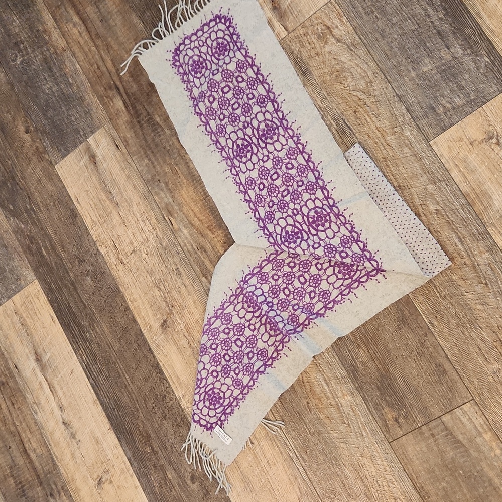 Amicale Cashmere Scarf - Picture 3 of 3